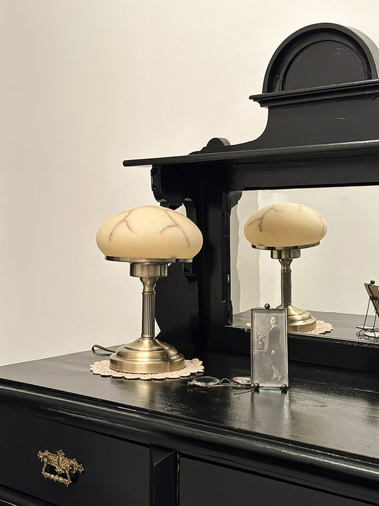 AUGUST table lamp