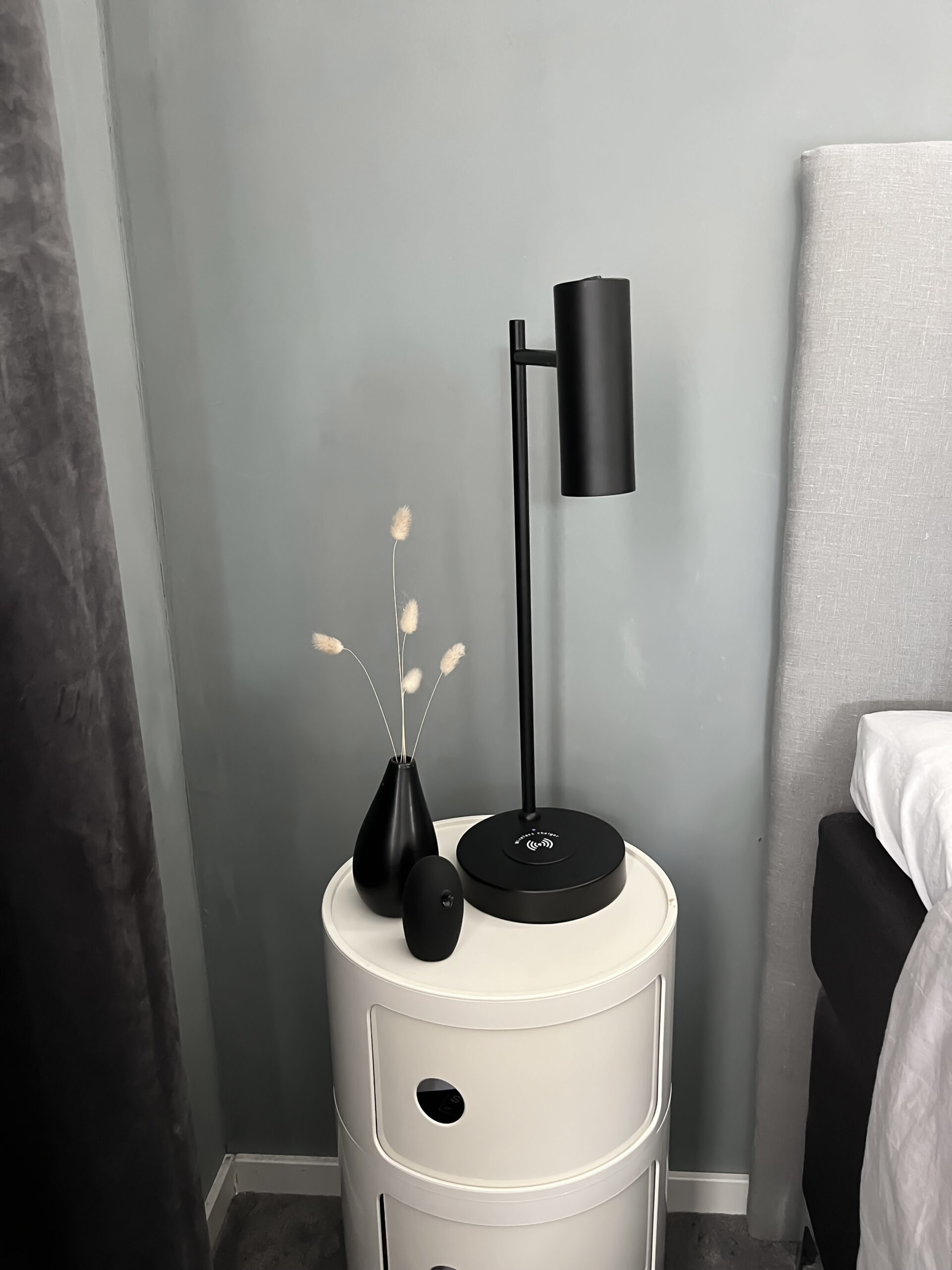 TABELA table lamp with wireless charger and USB - Image 2