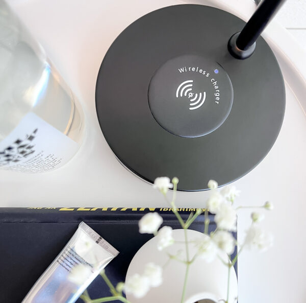 TABELA table lamp with wireless charger and USB