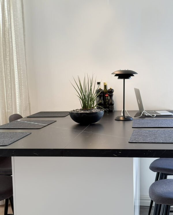 EPSILON RECHARGE table lamp
