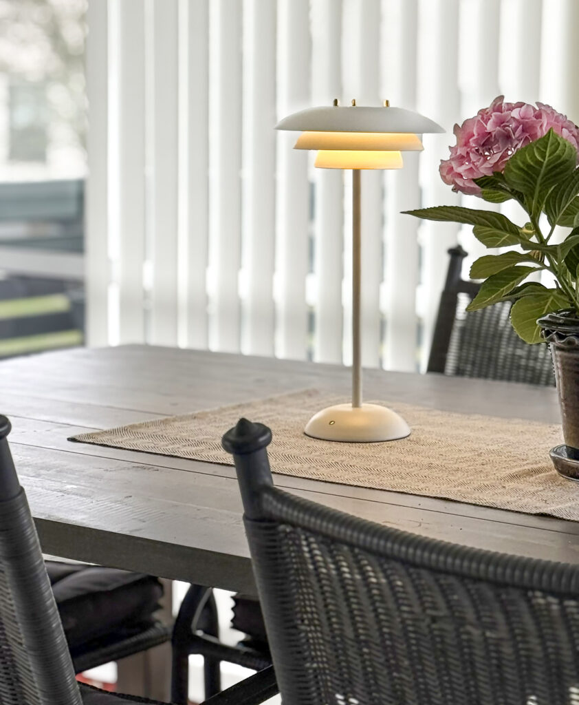 EPSILON RECHARGE table lamp