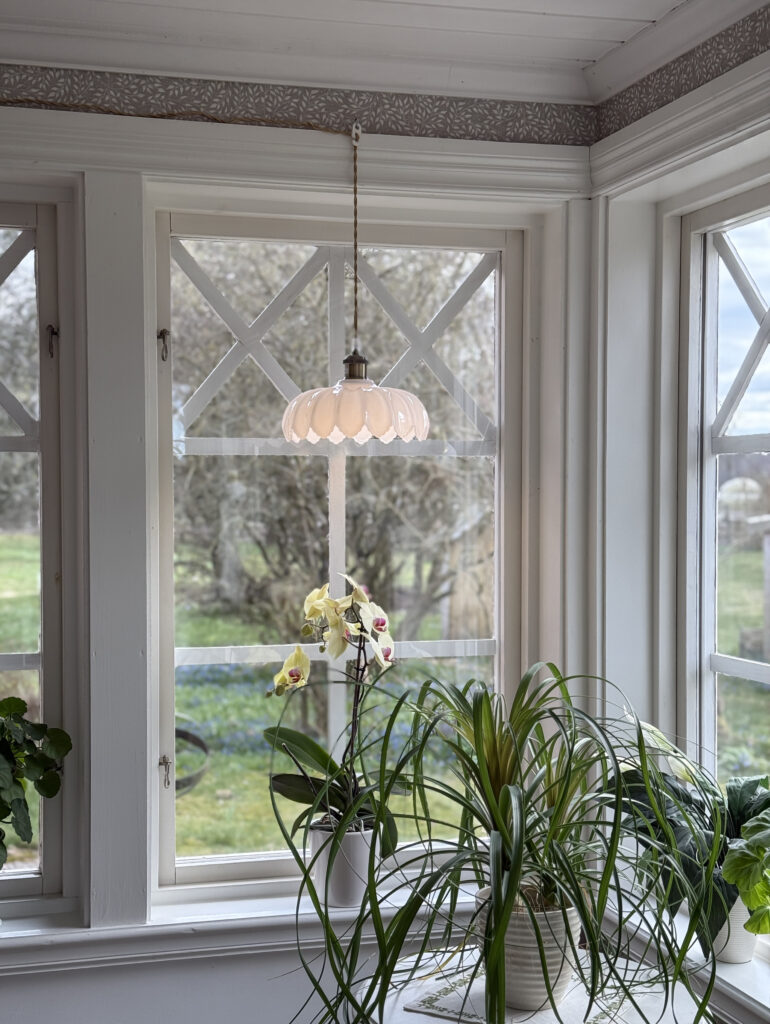SOFIA window pendant