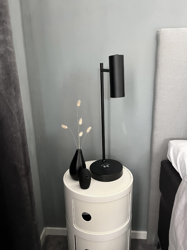 TABELA bordslampa med trådlös laddning och USB