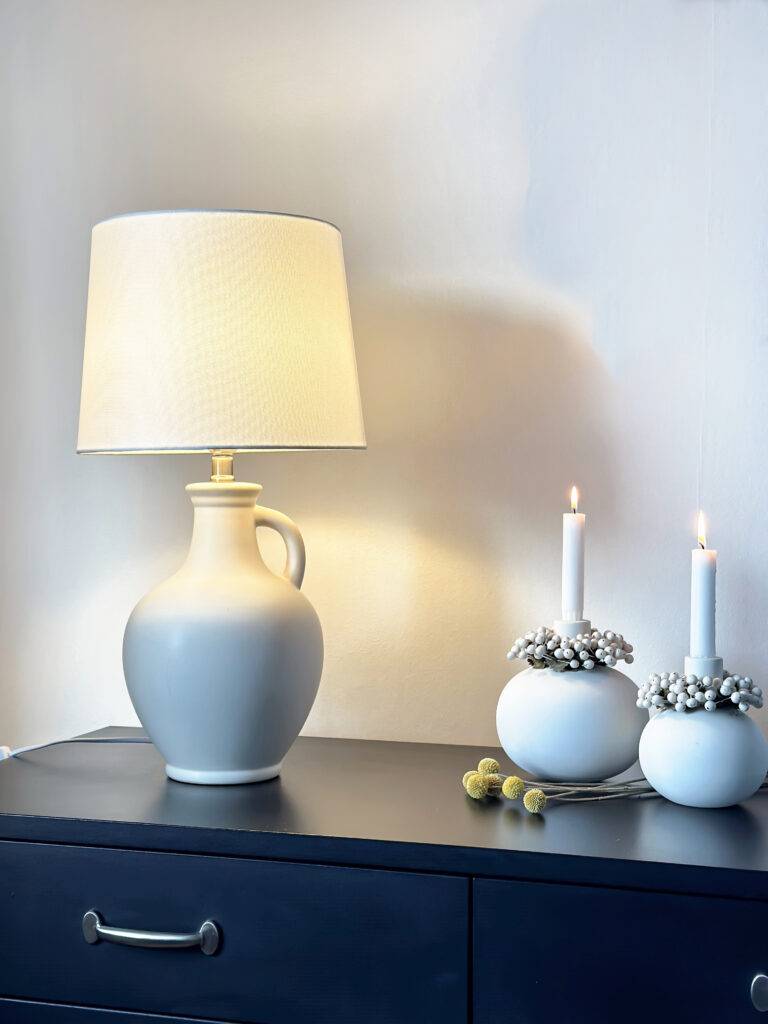 ATHENA bordlampe, naturhvit
